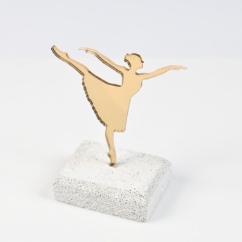 Plexiglass μπαλαρίνα χρυσή  σε μάρμαρο 8X10CM